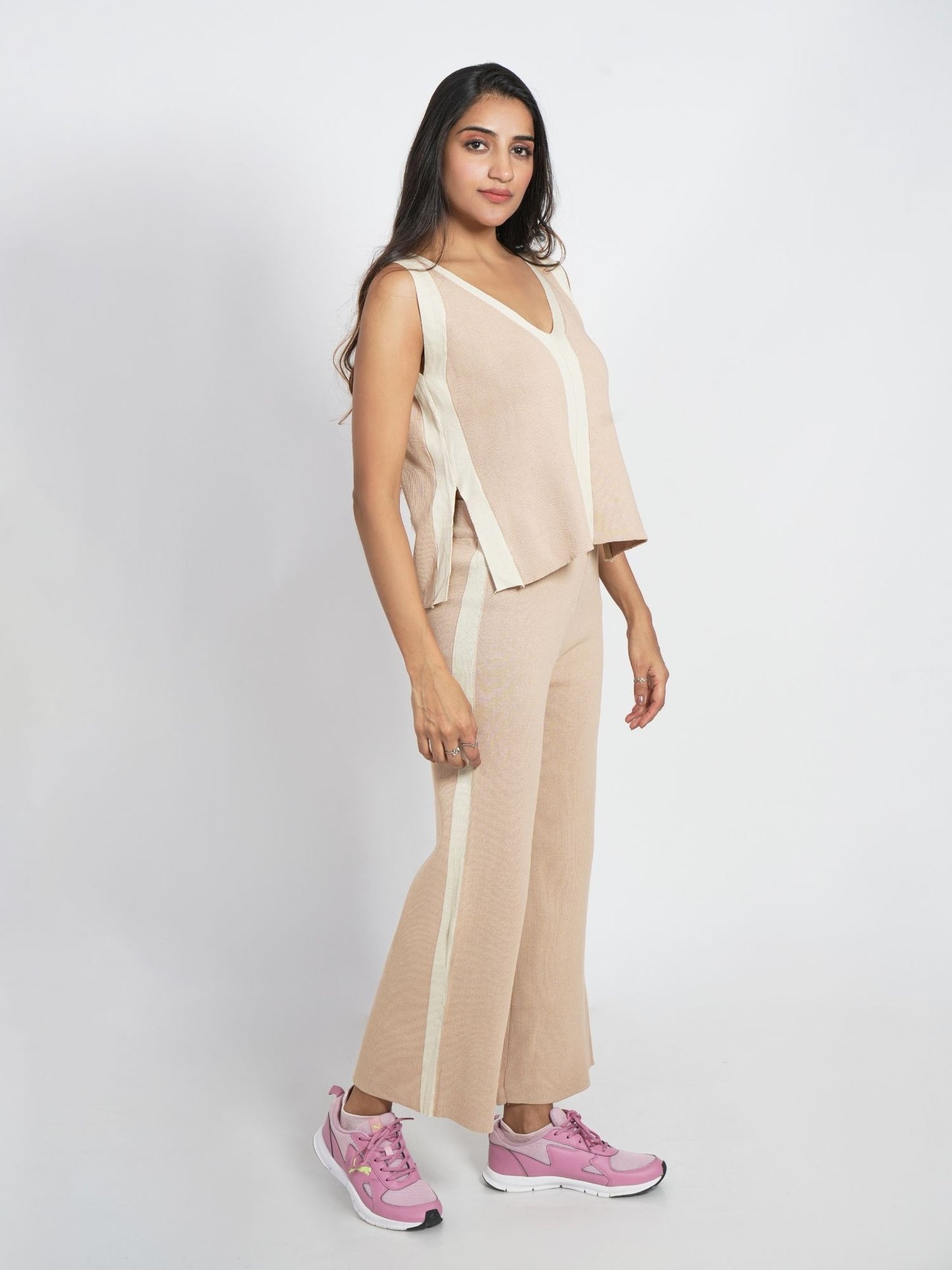 Beige V-neck Sleevless Set