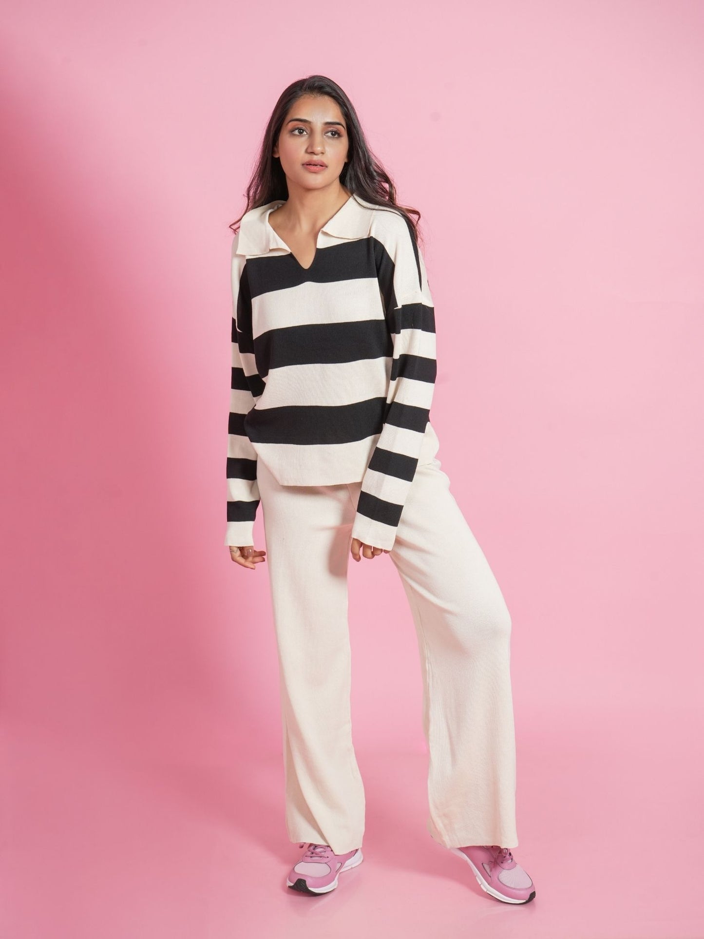 Black and White V-neck Collar Loungewear Set