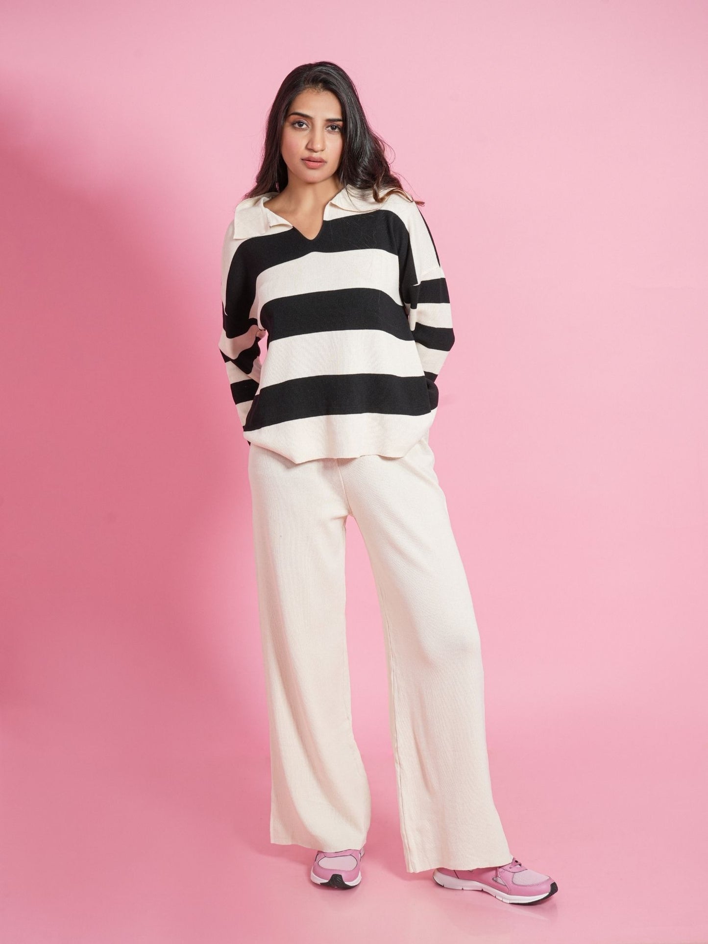 Black and White V-neck Collar Loungewear Set